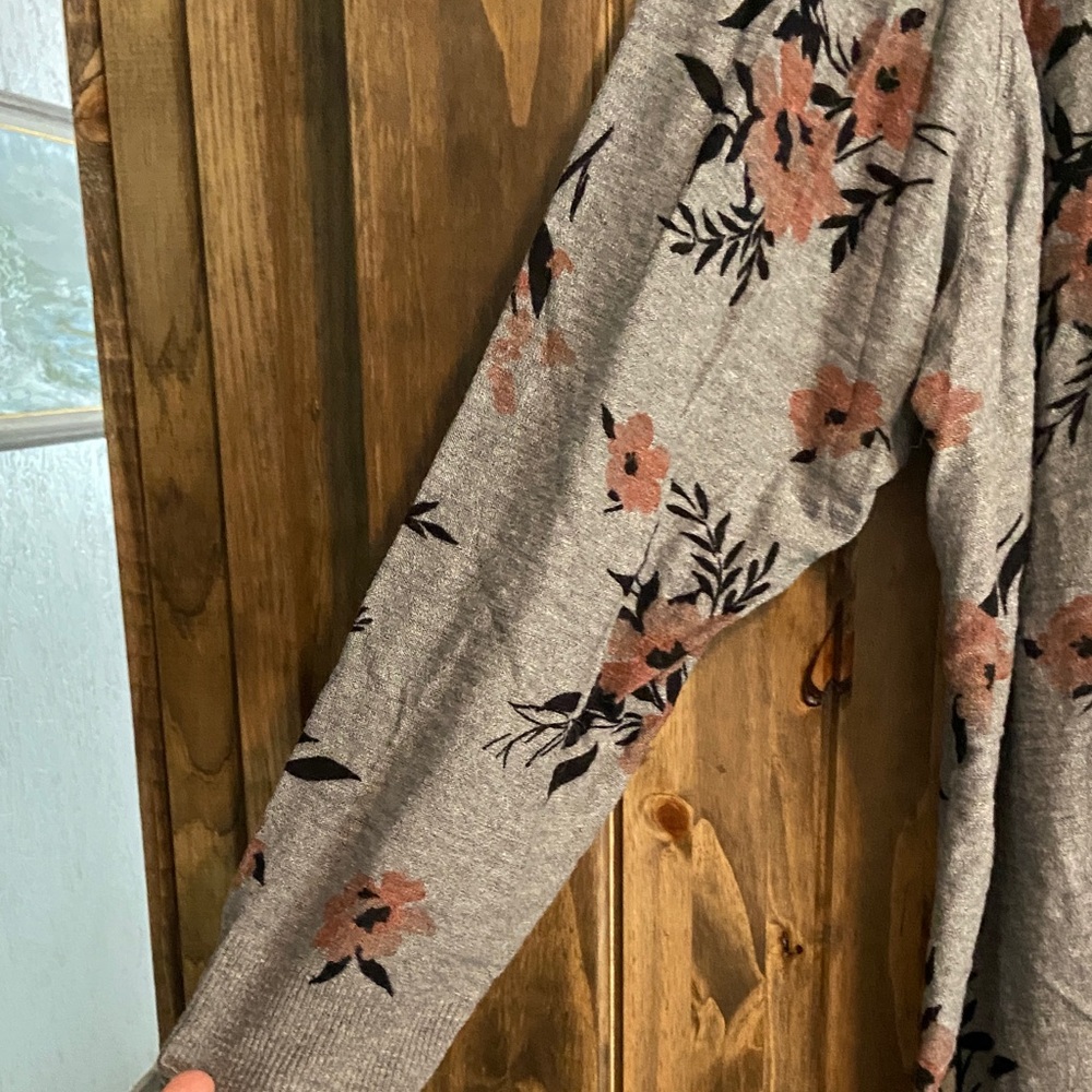 Torrid Gray Floral Cardigan - Picture 6 of 7